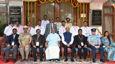 उपराष्ट्रपति ने राजभवन परिवार के साथ कराई फोटोग्राफी