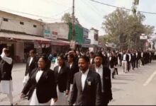 न्यायालय भवन स्थल को लेकर अधिवक्ताओं का अनिश्चितकालीन कार्य बहिष्कार न्यायालय भवन स्थल को लेकर अधिवक्ताओं का अनिश्चितकालीन कार्य बहिष्कार