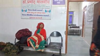 “डॉक्टर की लापरवाही से प्रसूता की दम तोड़ने तक हुई मृत्यु” “डॉक्टर की लापरवाही से प्रसूता की दम तोड़ने तक हुई मृत्यु”