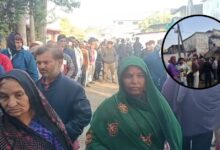 खाद की कमी से किसान और महिलाएं परेशान