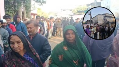 खाद की कमी से किसान और महिलाएं परेशान