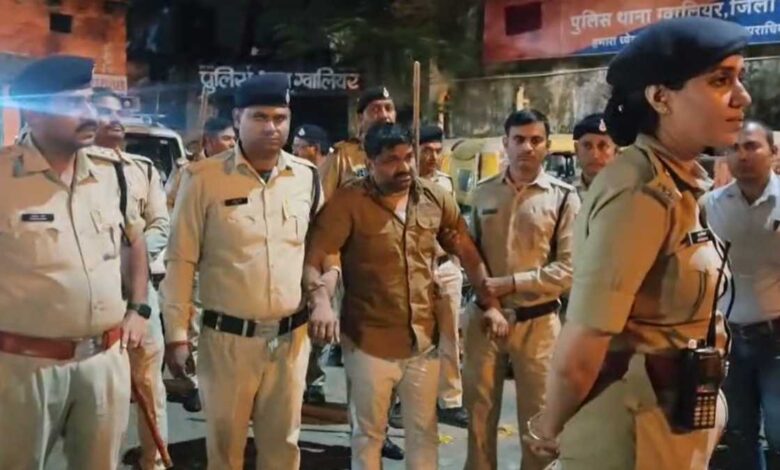 20 मिनट तक अंधाधुंध फायरिंग करने वाला गैंगस्टर रिंकू कमरिया गिरफ्तार 20 मिनट तक अंधाधुंध फायरिंग करने वाला गैंगस्टर रिंकू कमरिया गिरफ्तार