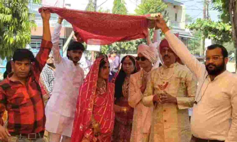 परिवार ने छोड़ा सांसारिक जीवन, चारों सदस्य बने जैन साधक परिवार ने छोड़ा सांसारिक जीवन, चारों सदस्य बने जैन साधक