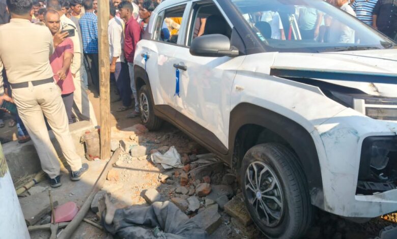 अज्ञात वाहन और कार हादसे में दो की मौत