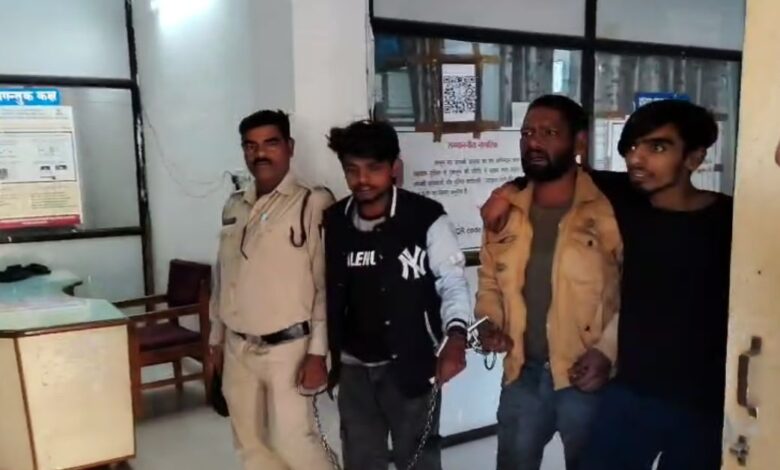 पुलिस ने स्मैक तस्करी के खिलाफ मारी बड़ी छापेमारी पुलिस ने स्मैक तस्करी के खिलाफ मारी बड़ी छापेमारी