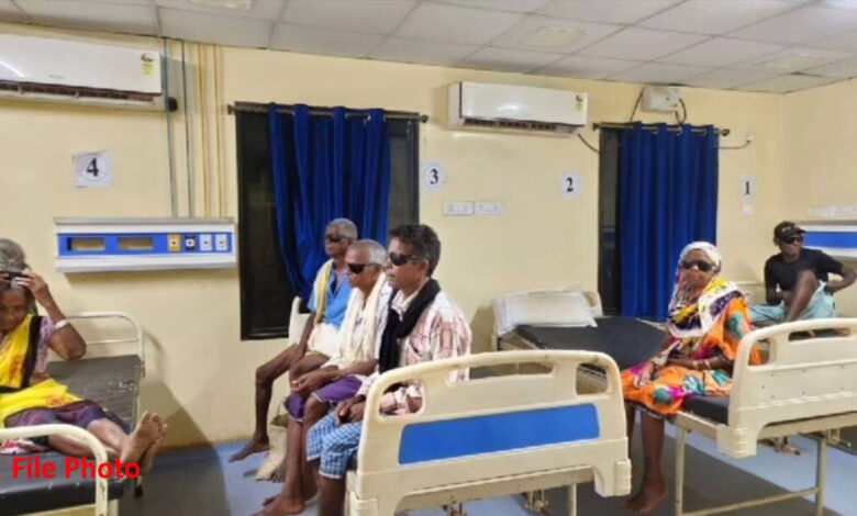 बीजापुर में ऑपरेशन के बाद तबीयत बिगड़ी, 9 मरीज मेकाहारा लाए गए बीजापुर में ऑपरेशन के बाद तबीयत बिगड़ी, 9 मरीज मेकाहारा लाए गए