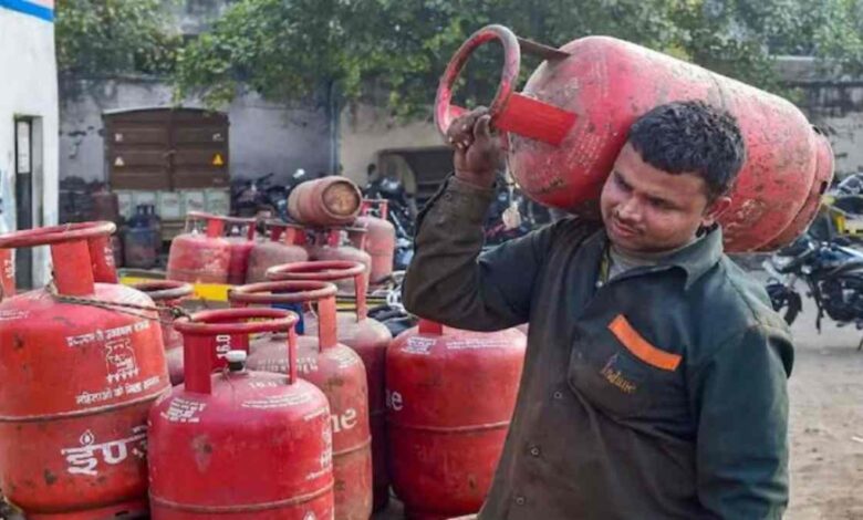 “देशभर में LPG वितरक हड़ताल, सिलेंडर सप्लाई प्रभावित” “देशभर में LPG वितरक हड़ताल, सिलेंडर सप्लाई प्रभावित”