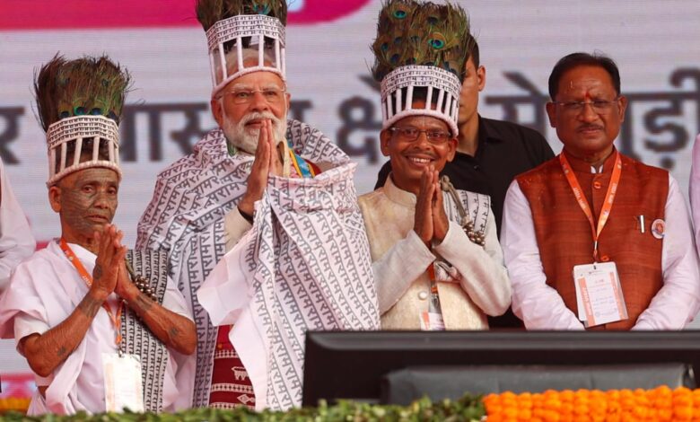 पीएम मोदी से रामनामी समाज के प्रतिनिधियों से की आत्मीय भेंट