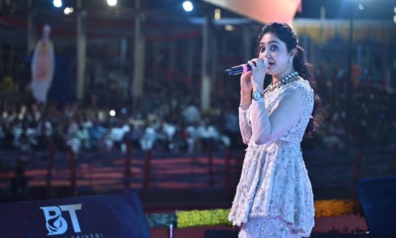 संगीत की सुरमयी शाम में झूम उठा राज्योत्सव मैदान