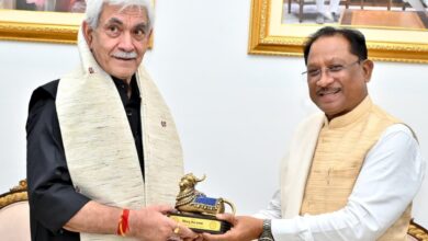 सीएम से जम्मू-कश्मीर के उपराज्यपाल सिन्हा ने की मुलाकात