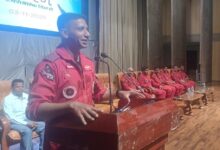 सूर्यकिरण एरोबैटिक टीम ने बच्चों से की मुलाकात कर बढ़ाया उत्साह और किया प्रेरित