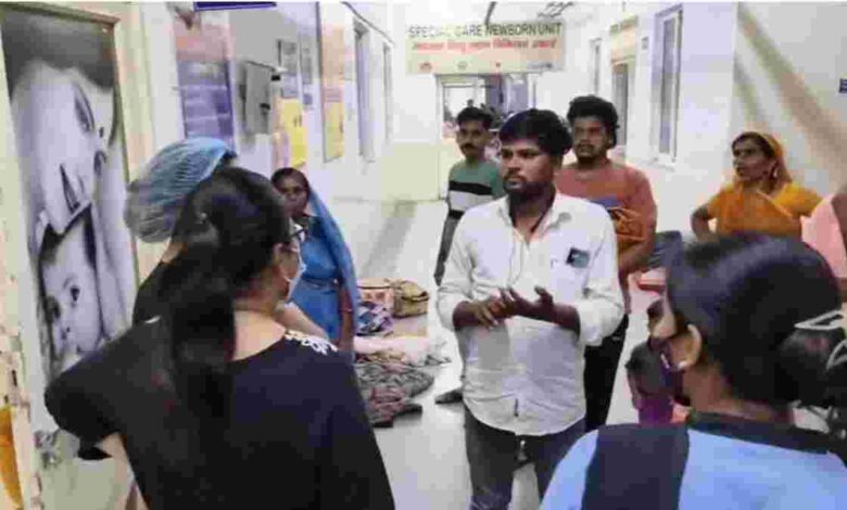 खंडवा मेडिकल कॉलेज में डिलीवरी की लापरवाही खंडवा मेडिकल कॉलेज में डिलीवरी की लापरवाही