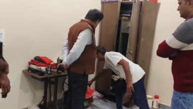 सरकारी कर्मचारी के घर से लाखों की चोरी, पुलिस जांच में जुटी सरकारी कर्मचारी के घर से लाखों की चोरी, पुलिस जांच में जुटी