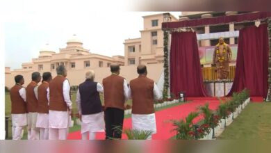 मोदी ने नए विधानसभा भवन में वाजपेयी की प्रतिमा का अनावरण किया मोदी ने नए विधानसभा भवन में वाजपेयी की प्रतिमा का अनावरण किया