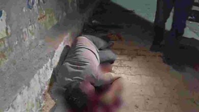 पत्थर से कुचलकर युवक की हत्या, जांच जारी