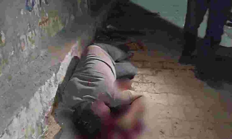 पत्थर से कुचलकर युवक की हत्या, जांच जारी