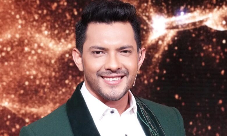 राज्योत्सव में आदित्य नारायण और लोक कलाकारों का रंगारंग कार्यक्रम राज्योत्सव में आदित्य नारायण और लोक कलाकारों का रंगारंग कार्यक्रम