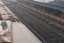 कोरबा रेलवे स्टेशन पर पेंटिंग करते समय कर्मचारी गंभीर रूप से झुलसा