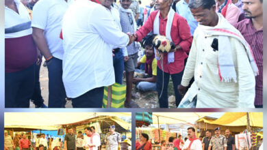 उपमुख्यमंत्री पहुंचे गीदम साप्ताहिक बाजार, ग्रामीणों व व्यापारियों से हाल-चाल पूछे उपमुख्यमंत्री पहुंचे गीदम साप्ताहिक बाजार, ग्रामीणों व व्यापारियों से हाल-चाल पूछे