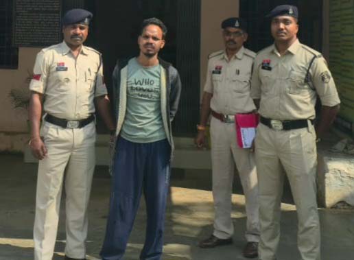 पिता पर हत्या की नियत से जानलेवा हमला करने वाला पुत्र गिरफ्तार पिता पर हत्या की नियत से जानलेवा हमला करने वाला पुत्र गिरफ्तार