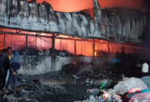 बाबू सेमरा में स्थित एमआरएफ सेंटर में लगी भीषण आग, सुबह तक बुझाया जाता रहा