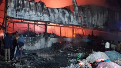 बाबू सेमरा में स्थित एमआरएफ सेंटर में लगी भीषण आग, सुबह तक बुझाया जाता रहा