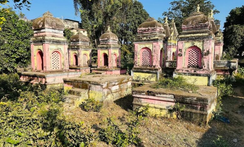 पूर्वजों की स्मृति को अपमानित करता खैरागढ़ का बदहाल समाधि स्थल