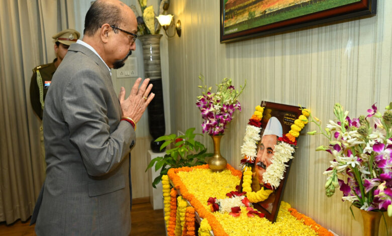 डॉ. राजेंद्र प्रसाद शुक्ल की जयंती पर राज्यपाल ने किया नमन डॉ. राजेंद्र प्रसाद शुक्ल की जयंती पर राज्यपाल ने किया नमन