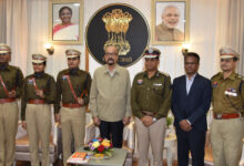 आम जनता के साथ पुलिस संवेदनशीलता के साथ बर्ताव करें – राज्यपाल डेका