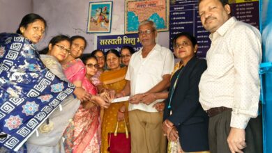 दिगम्बर जैन महिला मंडल ने जरूरतमंद विद्यार्थियों को शाला शुल्क व सामग्री प्रदान की दिगम्बर जैन महिला मंडल ने जरूरतमंद विद्यार्थियों को शाला शुल्क व सामग्री प्रदान की