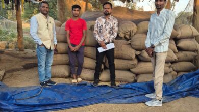 मोहला में खाद्य एवं मंडी विभाग द्वारा 40 कट्टा धान जब्त मोहला में खाद्य एवं मंडी विभाग द्वारा 40 कट्टा धान जब्त