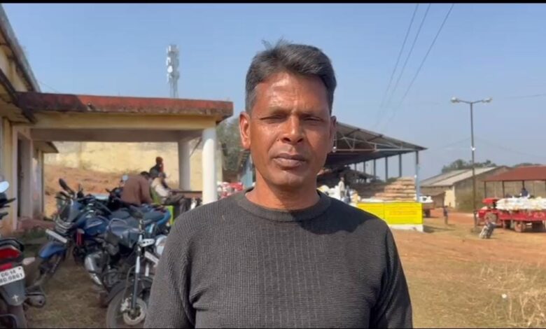 दिनेश ने आसानी से बेचा अपना धान, खरीदी केन्द्र की बेहतर व्यवस्था पर जताई खुशी