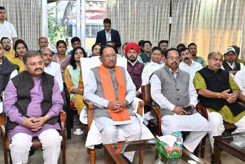 मुख्यमंत्री साय ने जनप्रतिनिधियों संग मन की बात कार्यक्रम की 129वीं कड़ी का श्रवण