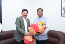 वन मंत्री कश्यप से एसईसीएल के सीएमडी ने की सौजन्य भेंट