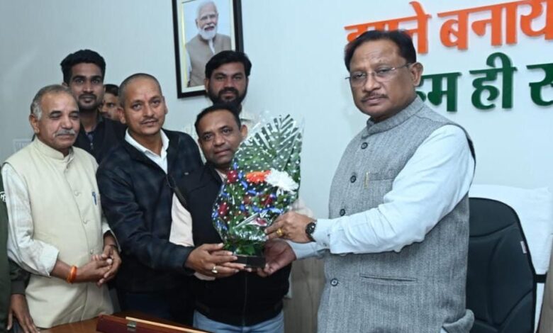 मुख्यमंत्री साय से कुंभकार समाज के प्रतिनिधि मंडल की सौजन्य मुलाकात मुख्यमंत्री साय से कुंभकार समाज के प्रतिनिधि मंडल की सौजन्य मुलाकात