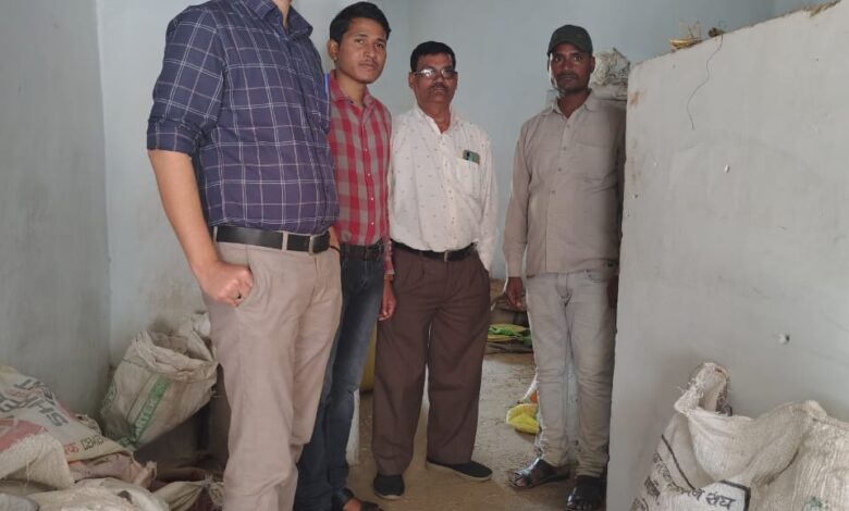 बिचौलिए से 24.99 लाख मूल्य के 1055 क्विंटल अवैध धान किया जब्त बिचौलिए से 24.99 लाख मूल्य के 1055 क्विंटल अवैध धान किया जब्त