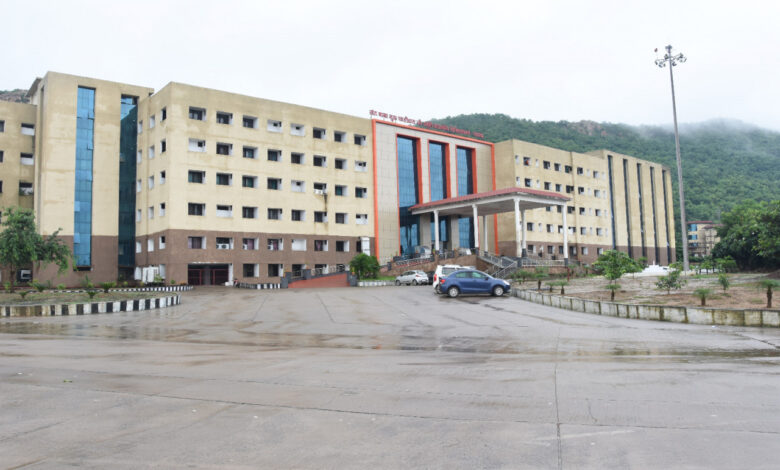 रायगढ़ मेडिकल कॉलेज में मरीजों के लिए न्यूरोसर्जन, यूरो सर्जन एवं नेफ्रोलॉजी डॉक्टर की सुविधा रायगढ़ मेडिकल कॉलेज में मरीजों के लिए न्यूरोसर्जन, यूरो सर्जन एवं नेफ्रोलॉजी डॉक्टर की सुविधा