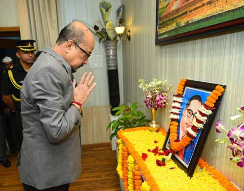 राज्यपाल ने डॉ. अंबेडकर की पुण्यतिथि पर उन्हें नमन किया राज्यपाल ने डॉ. अंबेडकर की पुण्यतिथि पर उन्हें नमन किया