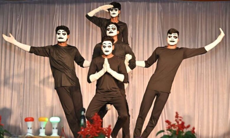 कृषि विद्यार्थियों की कला ने मंत्रमुग्ध किया गायन, नाटक, फाइन आर्ट्स की रंगबिरंगी छटा बिखेरी