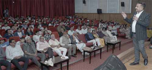 सिंधी स्टूडेंट्स सम्मेलन में युवाओं को मिला सुनहरे भविष्य के लिए मार्गदर्शन सिंधी स्टूडेंट्स सम्मेलन में युवाओं को मिला सुनहरे भविष्य के लिए मार्गदर्शन