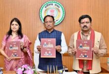 मुख्यमंत्री साय ने कॉफी टेबल बुक का किया अनावरण मुख्यमंत्री साय ने कॉफी टेबल बुक का किया अनावरण