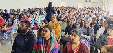 बदलते डिजिटल युग में एआई की समझ वाणिज्य की छात्राओं के लिए अत्यंत आवश्यक – डॉ. संध्या