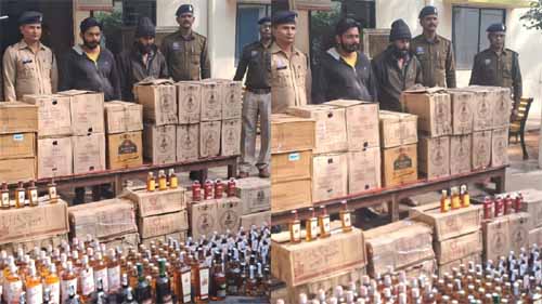दो तस्करों से 3 लाख का अवैध एमपी निर्मित शराब जब्त दो तस्करों से 3 लाख का अवैध एमपी निर्मित शराब जब्त