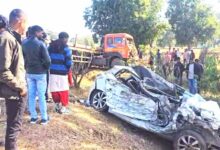 सड़क किनारे खड़े ट्रेलर से टकराई कार, पांच जिगरी दोस्तों की मौत सड़क किनारे खड़े ट्रेलर से टकराई कार, पांच जिगरी दोस्तों की मौत