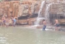 नरहरा जलप्रपात में डूबा रायपुर का युवक, मौत नरहरा जलप्रपात में डूबा रायपुर का युवक, मौत