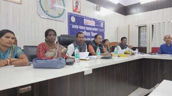 समीक्षा बैठक में शिक्षा से संबंधित विभिन्न विषयों पर हुई चर्चा