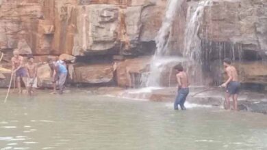 नरहरा जलप्रपात में डूबा रायपुर का युवक, मौत