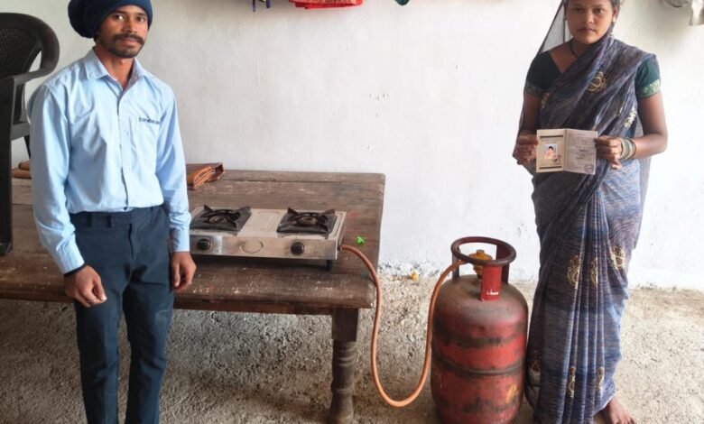 उज्ज्वला योजना ने बदली द्रोपदी की रसोई और जिंदगी उज्ज्वला योजना ने बदली द्रोपदी की रसोई और जिंदगी