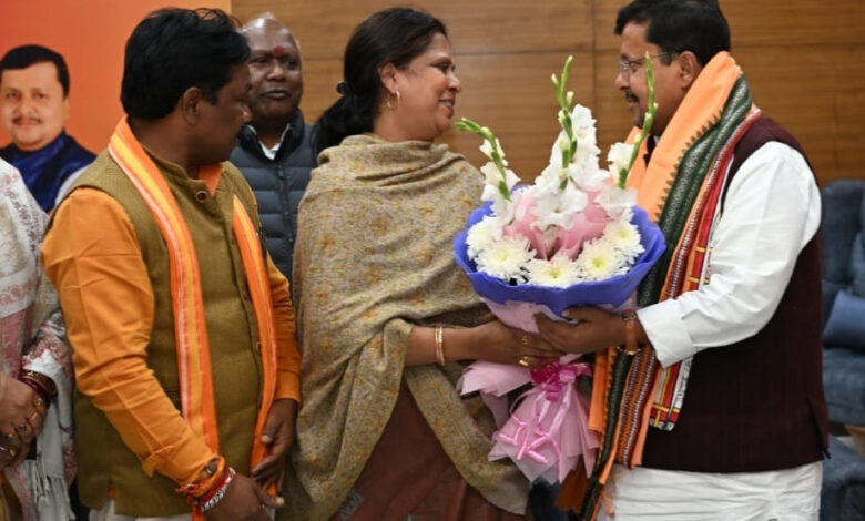 नबीन से सौजन्य भेंट कर सांसद रूपकुमारी ने दी बधाई