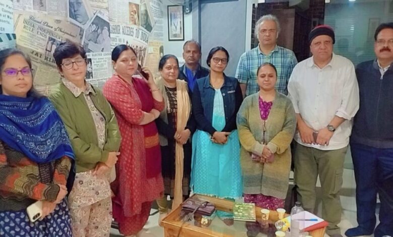 विनोद कुमार शुक्ल स्मृति सभा में रचनाकारों ने माना की साधारण होना उन्हें बना देता था असाधारण